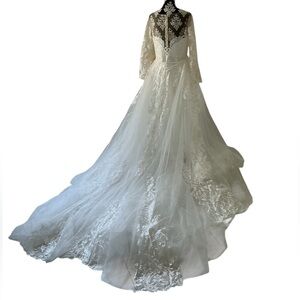 Elegant Lace Wedding Gown